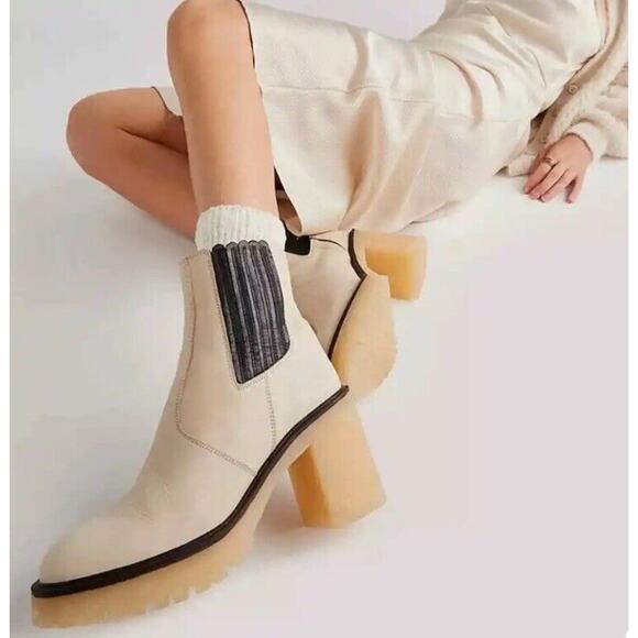Free People Shoes - Free People James Chelsea Boot •EUR 38 US 8• Cream White Chunky Heel Leather